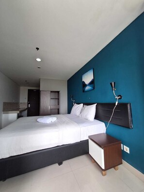 Individually furnished, laptop workspace, free WiFi, bed sheets - Izi Cozi Jababeka Enviro Powered by Archipelago (Cikarang)