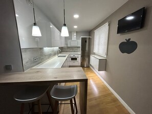 Réfrigérateur, micro-ondes, four, lave-vaisselle