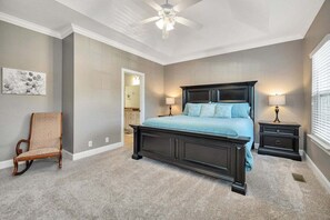 3 slaapkamers, een strijkplank/strijkijzer, gratis wifi, beddengoed