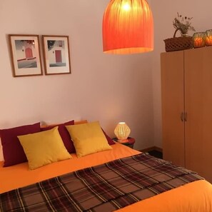 2 chambres, fer et planche à repasser, accès Internet, draps fournis