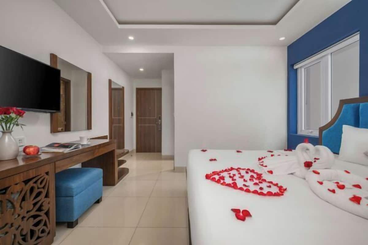 Premium bedding, minibar, in-room safe, desk