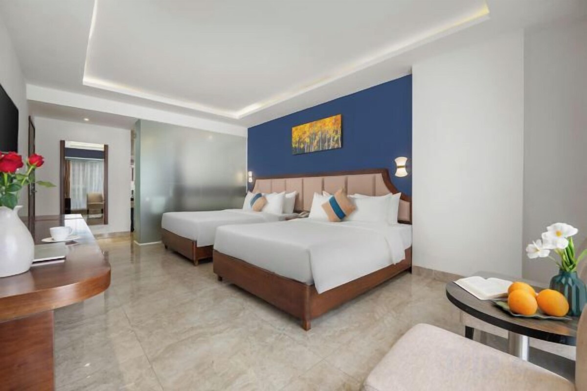 Premium bedding, minibar, in-room safe, desk