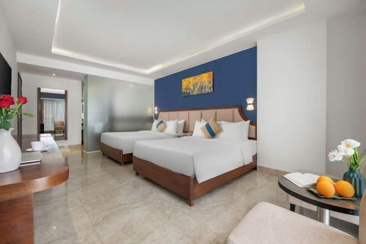 Premium bedding, minibar, in-room safe, desk