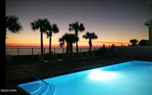 Piscine extérieure, piscine chauffée