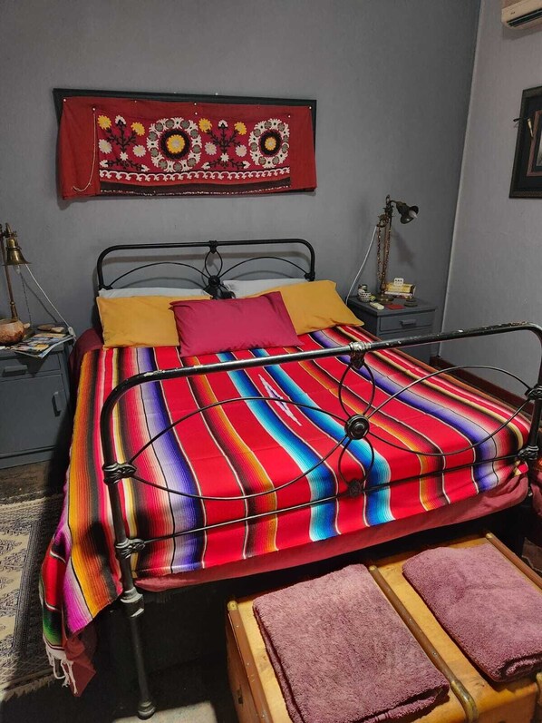 4 bedrooms, iron/ironing board, bed sheets
