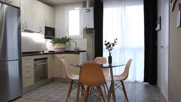 Een koelkast, een magnetron, een vaatwasser