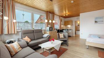 Fernseher, DVD-Player, Stereoanlage