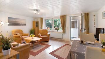 Fernseher, DVD-Player, Stereoanlage