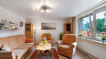 Fernseher, DVD-Player, Stereoanlage