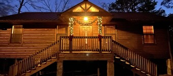 Waterfront log cabin! 3 bed, 2 bath, 5 kayaks, sleeps 10. Boat dock, fire pit