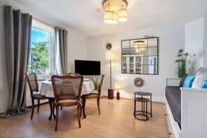 Télévision, chaîne hi-fi