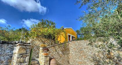 Agathi Cottage in Longos