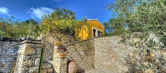Agathi Cottage in Longos