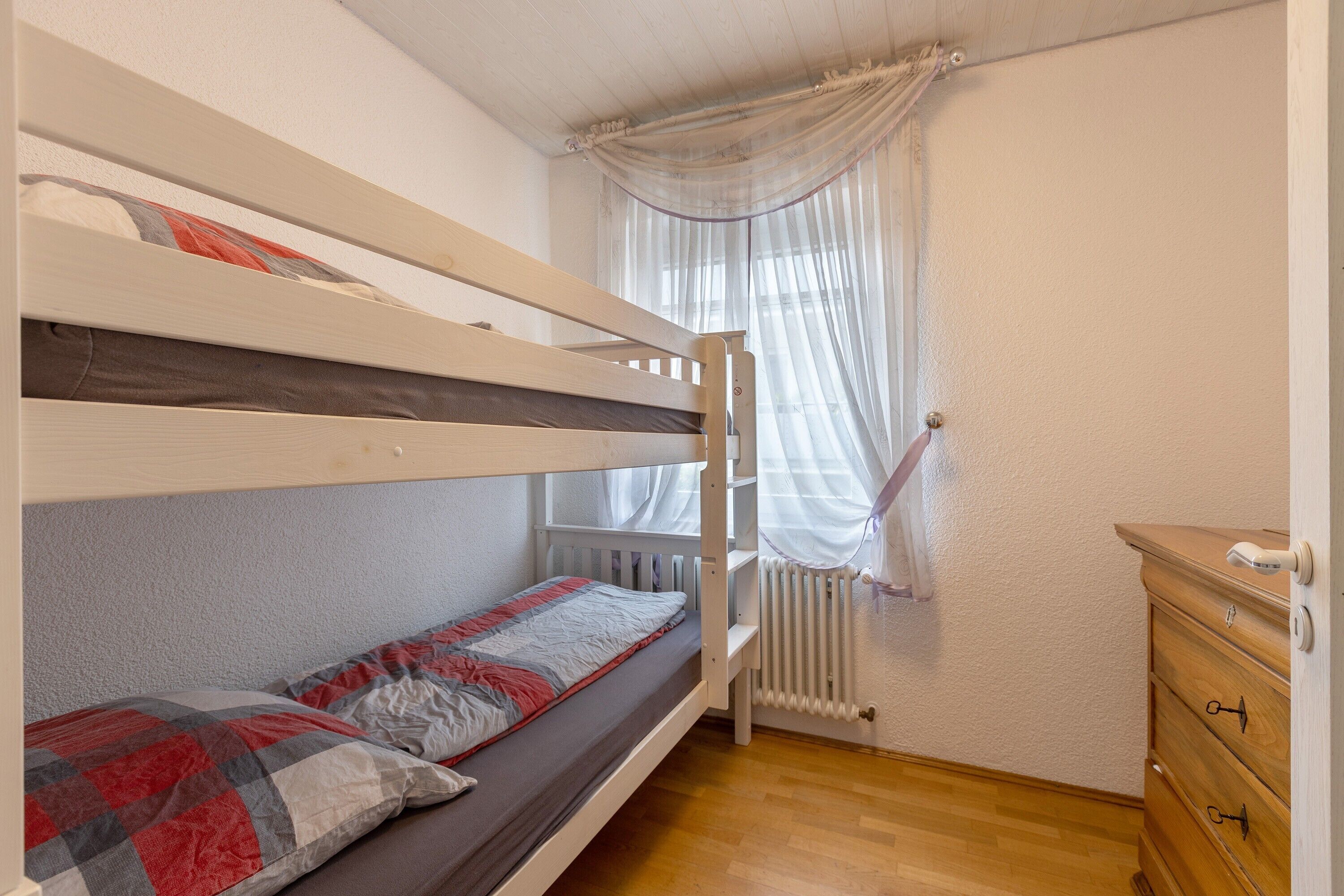 2 soverom, strykejern/-brett, wi-fi (inkludert) og sengetøy