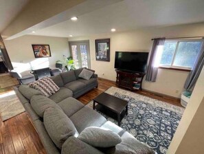 Smart TV, video games, books - Trinity Valley Paradise,  stunning swimming pool oasis, near Trinity River! (Salyer)