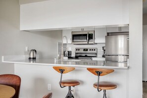 冷蔵庫、電子レンジ、オーブン、食器洗い機