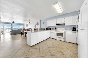 Frigorífic, microones, forn i placa de cuina 