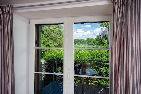 Interior. Premium Apartment Directly on Stadtsee with Lake View