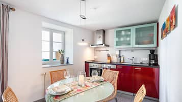 Kühlschrank, Ofen, Herdplatte, Geschirrspüler