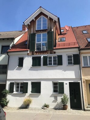 Exterior - Premium Apartment Directly on Stadtsee with Lake View (Bad Waldsee)
