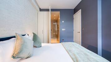 2 bedrooms, iron/ironing board, travel cot, free WiFi