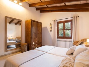 3 chambres, fer et planche à repasser, accès Internet, draps fournis