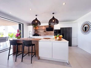 Frigorifero, microonde, forno, lavastoviglie
