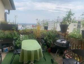 تناول الطعام بالخارج