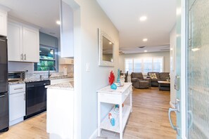 Fridge, microwave, oven, stovetop - 2 BR Garden Villa near Siesta Key Beach in Polynesian Gardens with pool access (Sarasota)