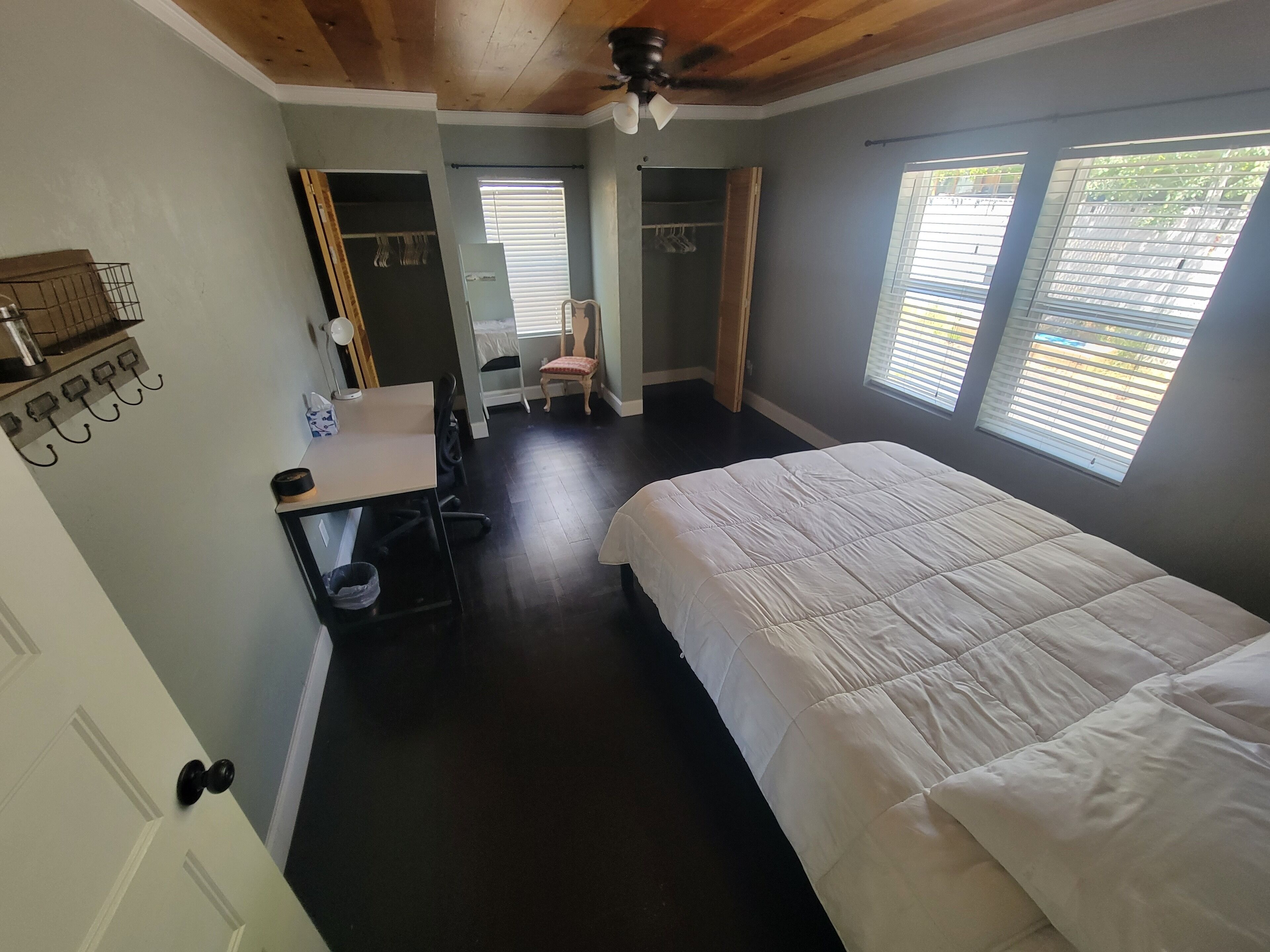 2 habitaciones, escritorio, wifi gratis y ropa de cama 