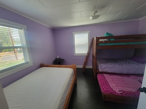 2 bedrooms, iron/ironing board, WiFi, bed sheets