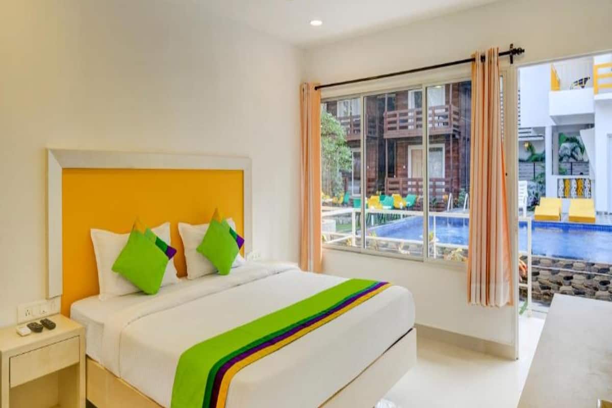 Deluxe Room With Pool View | 1 bedroom, premium bedding