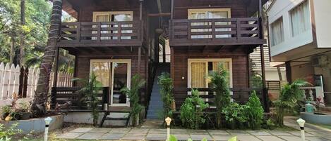 Cottage Room With Pool View | Premium bedding