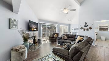 TV, fireplace