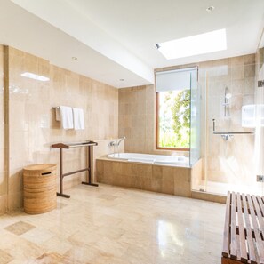 Separate bathtub and shower, rainfall showerhead, free toiletries - Ayawana Private Villa by ARM Hospitality (Tegallalang)