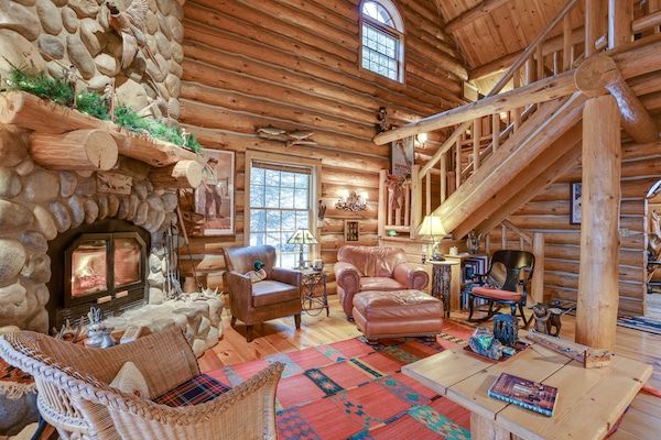 Thompsonville Vacation Rental | 3BR | 2BA | 2,000 Sq Ft | 2 Steps to Enter