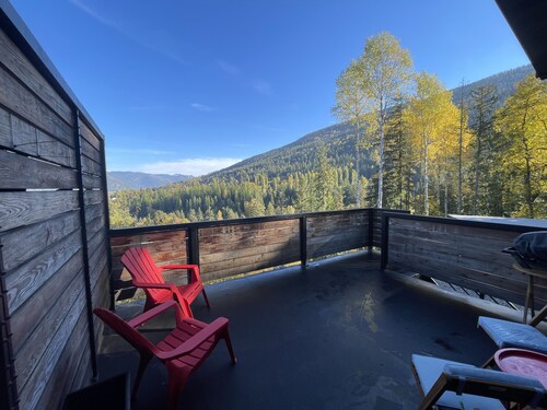 Comfortable lodging close to Whitewater & town