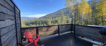 Comfortable lodging close to Whitewater & town