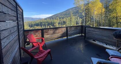 Comfortable lodging close to Whitewater & town