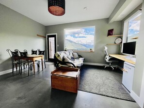 Smart-TV, bøker og PC-skjermer