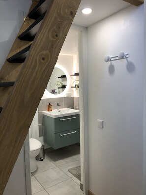 Douche, articles de toilette écologiques, sÚche-cheveux