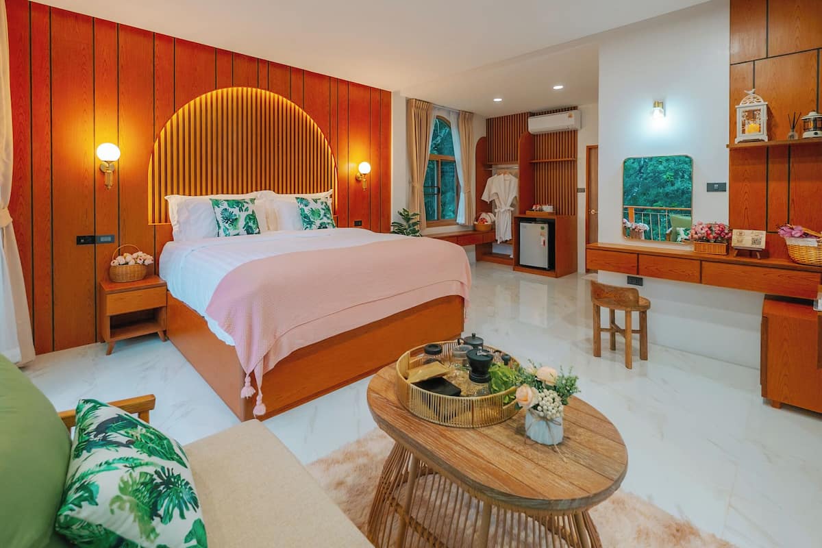 Family Double Room, 2 Bedrooms, Mountain View | Peralatan tempat tidur premium, bar mini percuma, meja, cadar katil 