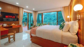 Premium bedding, desk, bed sheets