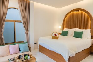 Double Room with Spa Bath and River View | 고급 침구, 책상, 침대 시트