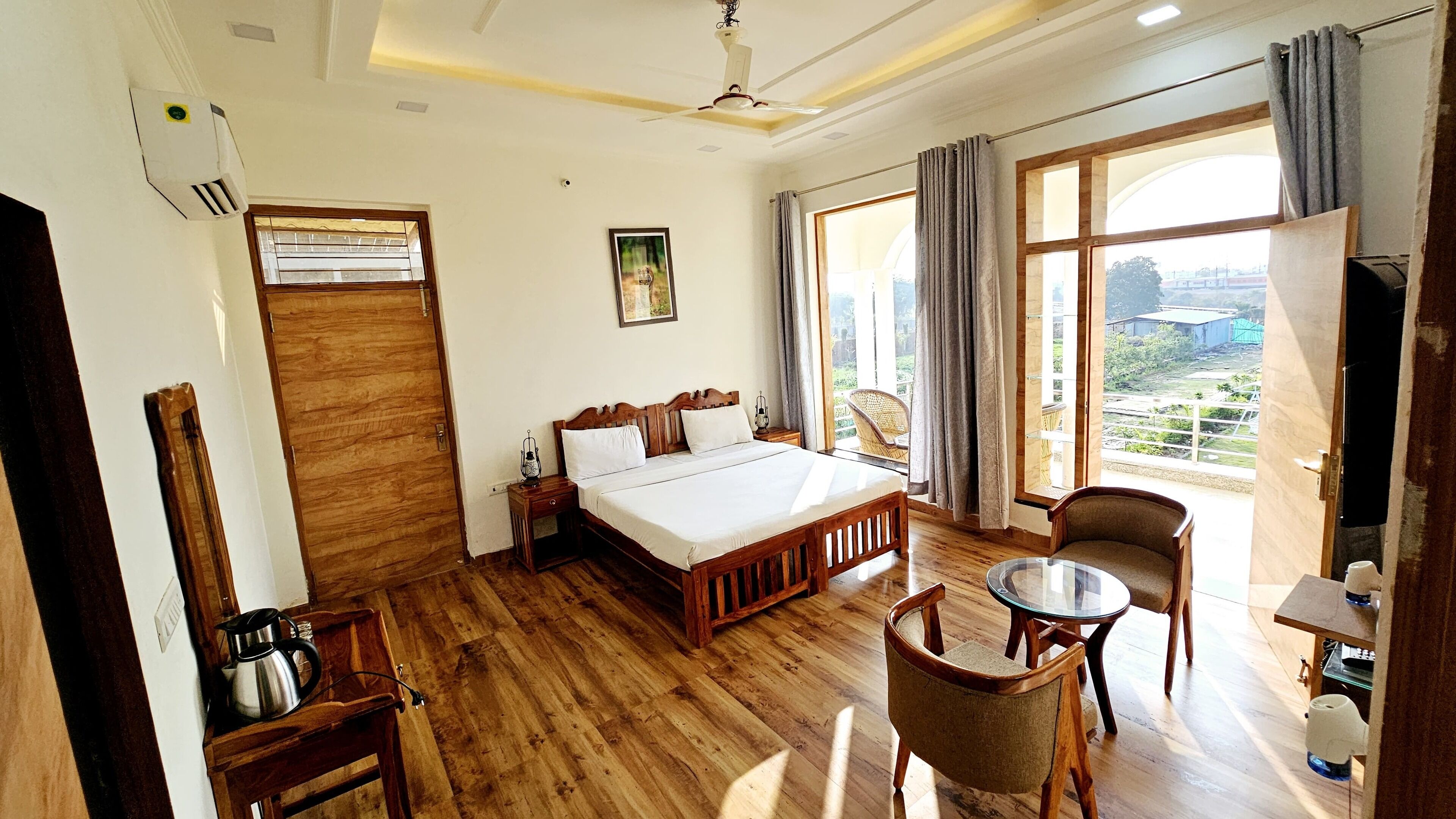 プレミアム ルーム | WiFi (無料)、ベッドシーツ