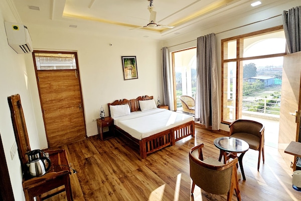 Premium Room | Free WiFi, bed sheets