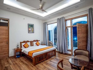 Premium Room | Free WiFi, bed sheets