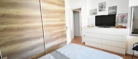 2 bedrooms, iron/ironing board, WiFi, bed sheets