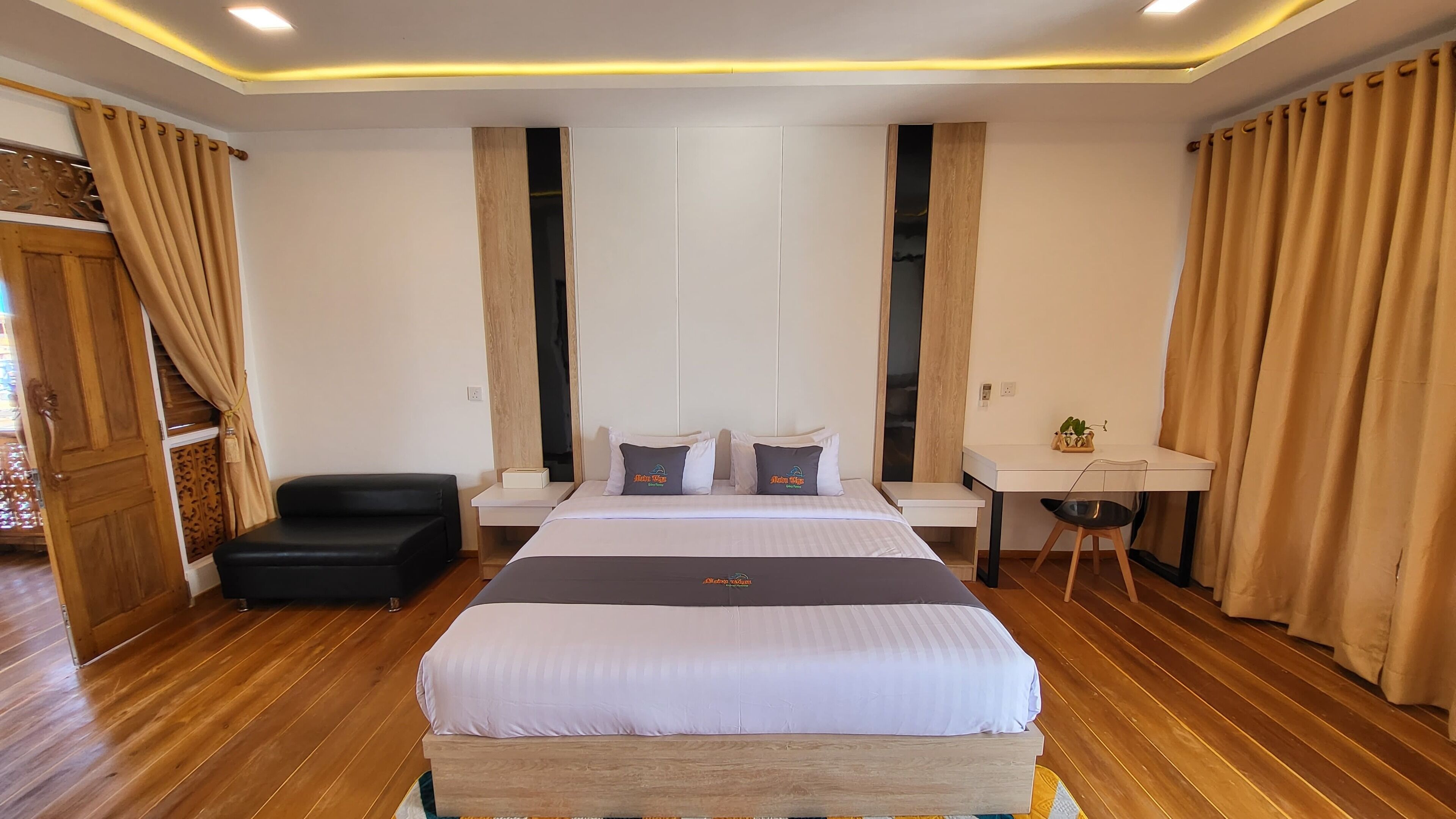 Habitación, 1 cama de matrimonio grande | Escritorio, camas supletorias, wifi gratis y ropa de cama