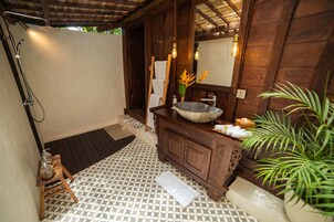 Free toiletries, hair dryer, bathrobes, bidet